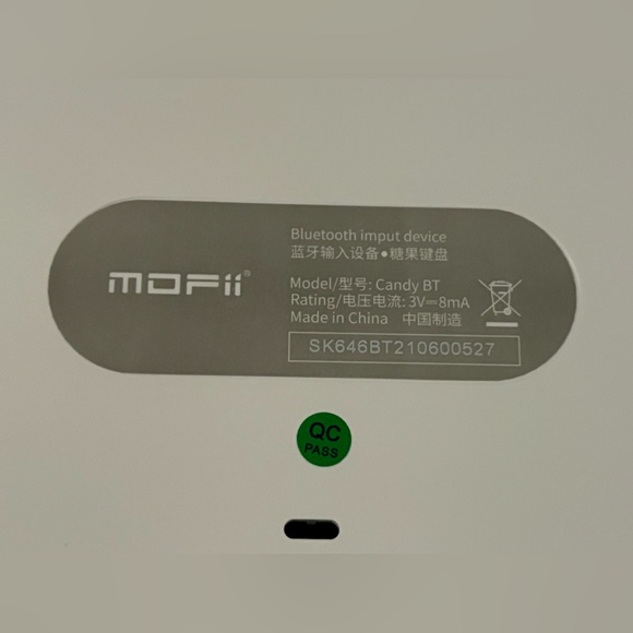 Typewriter Keys Bluetooth Keyboard - Picture 4 of 5